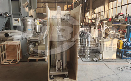 江蘇王先生兩臺輸送石墨粉體真空上料機打包完畢，等待發貨