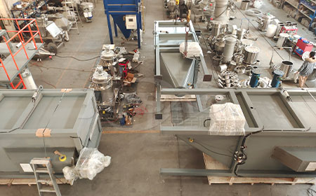 3臺噸袋拆包機打包中，準備發貨