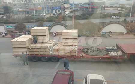 四川自貢姜先生訂購的明星產品-真空上料機發(fā)貨,注意查收